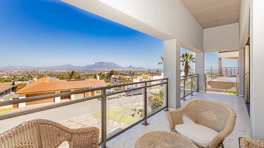7 Bedroom Property for Sale in Plattekloof Western Cape